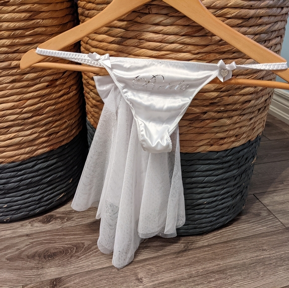 NWOT (S) - LA SENZA Bridal Thong with Veil - Picture 7 of 10